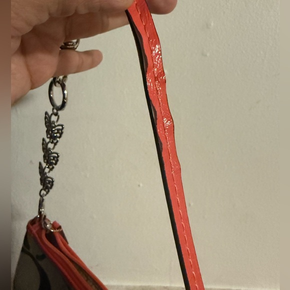 $_57.PNG?set_id=880000500F Coach Tan, Brown and Coral Signature Wristlet